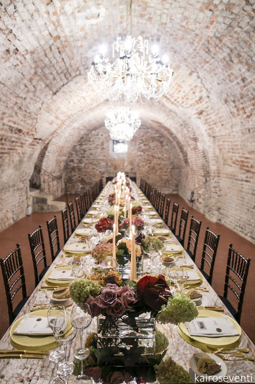 Tavolo imperiale a specchio elegante e lussuoso per matrimonio al castello di redabue