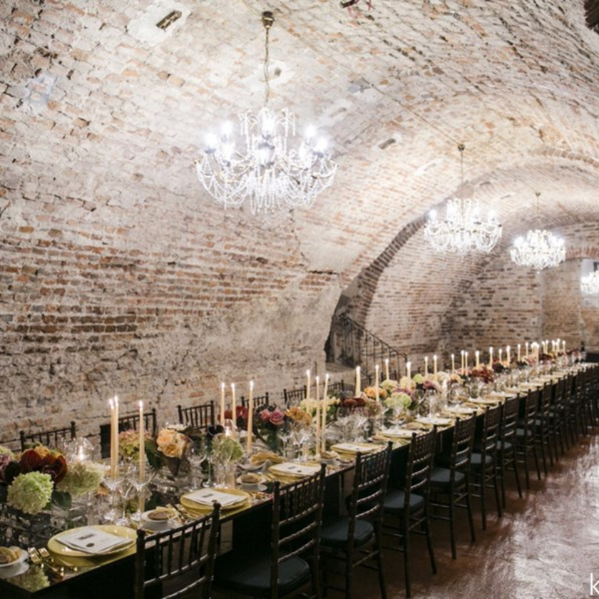 Matrimonio intimo in castello di Redabue, atmosfera di lusso e discrezione